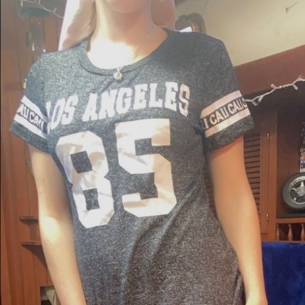 Cute tee shirt grey, black & white. Size medium